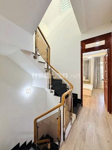 Chính chủ cần bán gấp nhà Huỳnh Văn Bánh, PN. Giá: 3 Tỷ 110 / 54.6m2