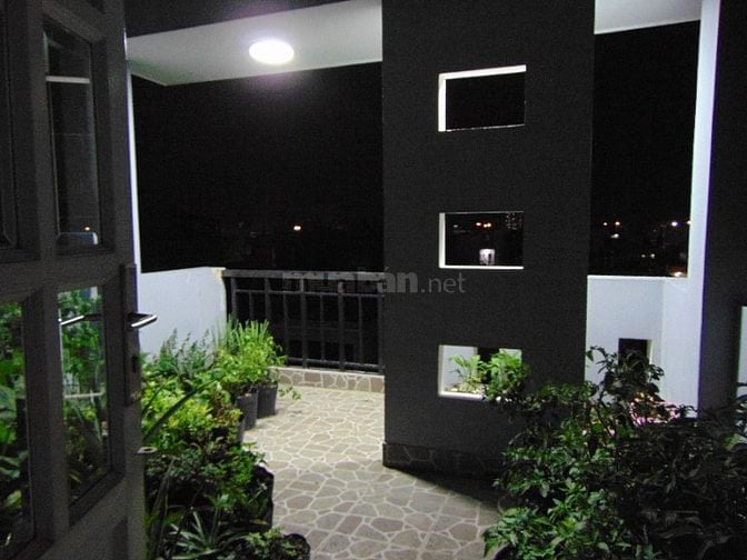 Lộ chính + hẻm > 12m, xe 50 chỗ vào được thoải mái