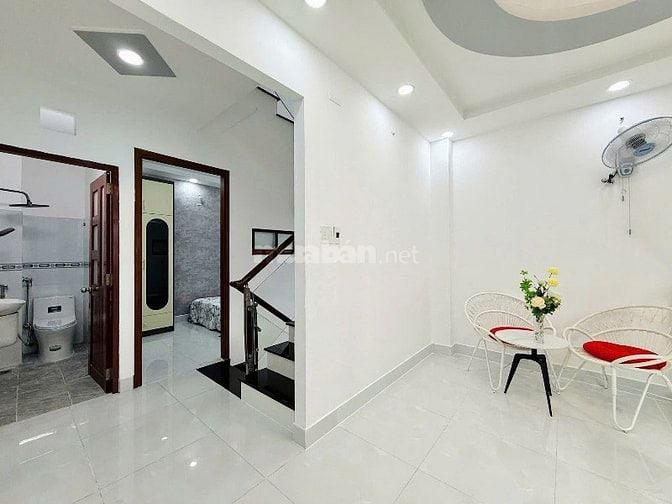 Bán nhà 2 tầng, 52.8m2 ngay Lê Văn Sỹ, Quận 3. Giá: 3 Tỷ 220. SHR