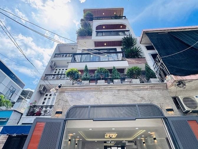 Đi nước ngoài định cư bán gấp nhà ở đường Trần Hưng Đạo, phường 11, qu