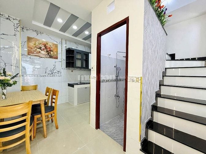 Bán nhà 2 tầng, 52.8m2 ngay Lê Văn Sỹ, Quận 3. Giá: 3 Tỷ 220. SHR