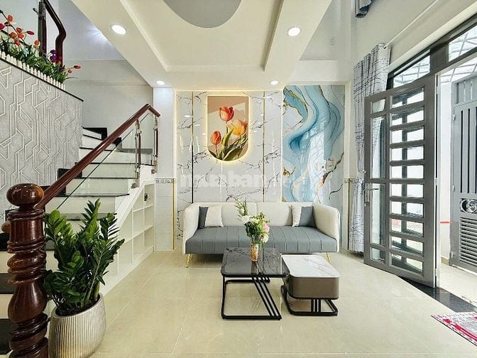 Bán nhà 2 tầng, 52.8m2 ngay Lê Văn Sỹ, Quận 3. Giá: 3 Tỷ 220. SHR