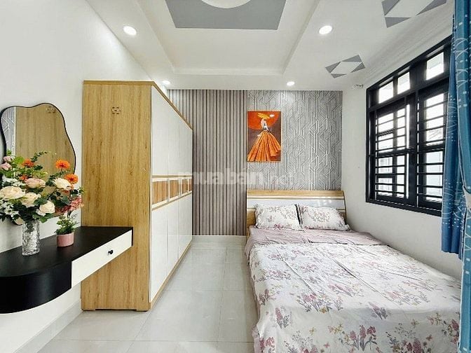 Bán nhà 2 tầng, 52.8m2 ngay Lê Văn Sỹ, Quận 3. Giá: 3 Tỷ 220. SHR