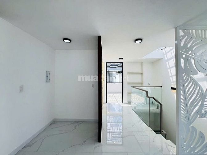 Đi nước ngoài định cư bán gấp nhà ở đường Trần Hưng Đạo, phường 11, qu