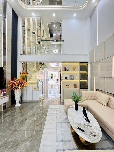 Đi nước ngoài định cư bán gấp nhà ở đường Trần Hưng Đạo, phường 11, qu