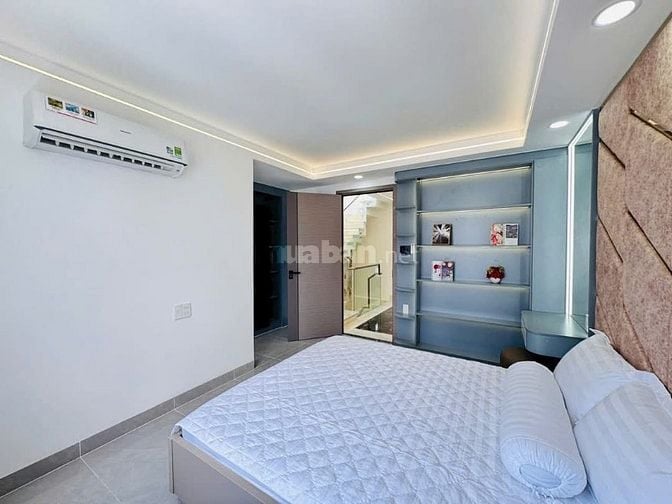 Đi nước ngoài định cư bán gấp nhà ở đường Trần Hưng Đạo, phường 11, qu