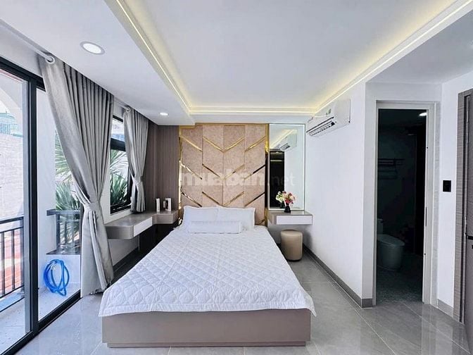 Đi nước ngoài định cư bán gấp nhà ở đường Trần Hưng Đạo, phường 11, qu