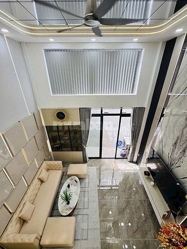 Đi nước ngoài định cư bán gấp nhà ở đường Trần Hưng Đạo, phường 11, qu