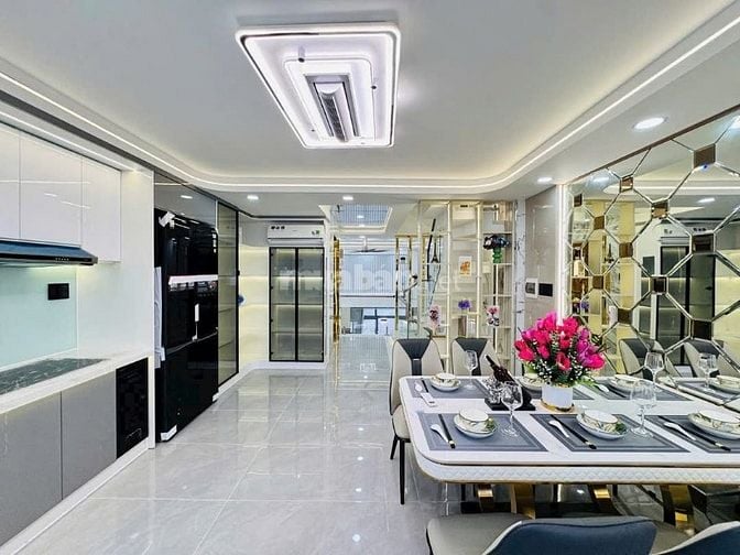 Đi nước ngoài định cư bán gấp nhà ở đường Trần Hưng Đạo, phường 11, qu