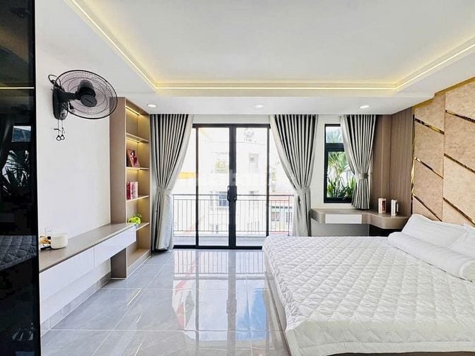 Đi nước ngoài định cư bán gấp nhà ở đường Trần Hưng Đạo, phường 11, qu