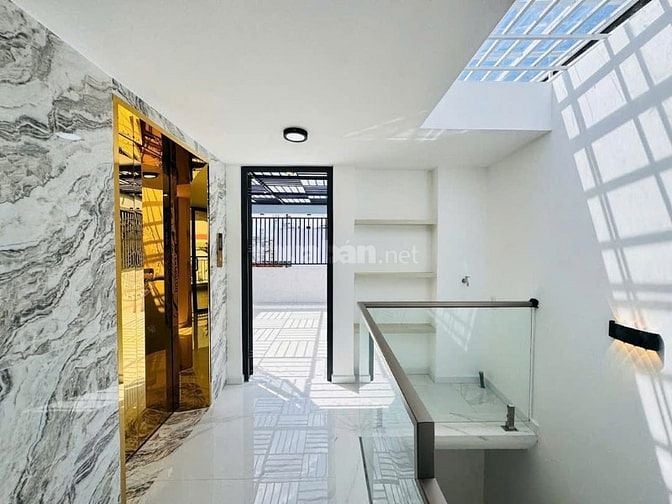 Đi nước ngoài định cư bán gấp nhà ở đường Trần Hưng Đạo, phường 11, qu
