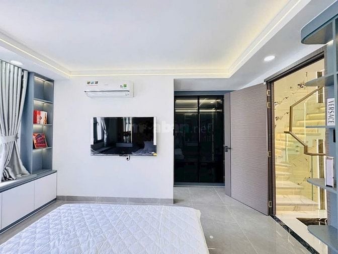 Đi nước ngoài định cư bán gấp nhà ở đường Trần Hưng Đạo, phường 11, qu