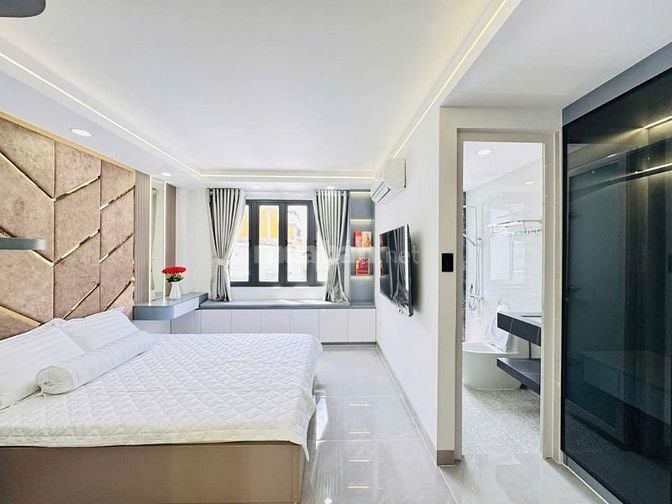 Đi nước ngoài định cư bán gấp nhà ở đường Trần Hưng Đạo, phường 11, qu