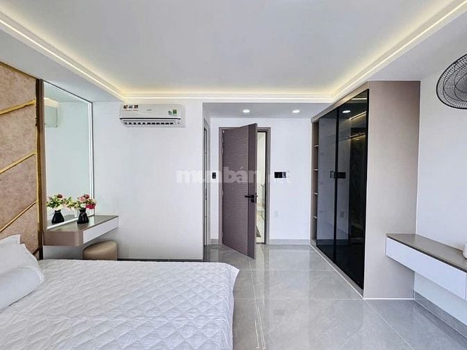 Đi nước ngoài định cư bán gấp nhà ở đường Trần Hưng Đạo, phường 11, qu