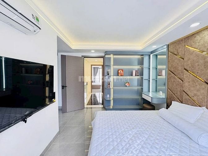 Đi nước ngoài định cư bán gấp nhà ở đường Trần Hưng Đạo, phường 11, qu