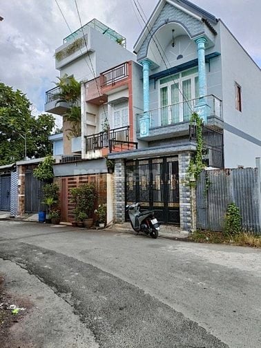 Kẹt tiền cần bán gấp nhà gần chợ Bình Chánh giá 2 tỷ 300 triệu