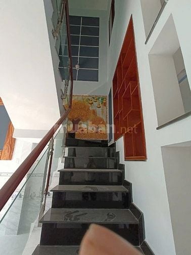 Kẹt tiền cần bán gấp nhà gần chợ Bình Chánh giá 2 tỷ 300 triệu
