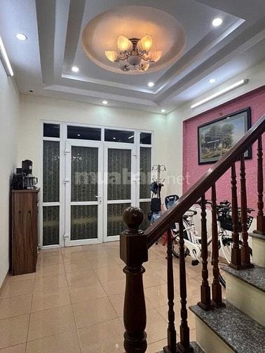 Chủ cần bán gấp nhà Thụy Khuê, DT 36m2 5 tầng MT 3.6m, giá 8.5 tỷ
