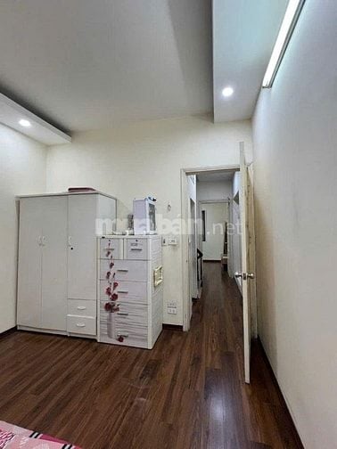 Chủ cần bán gấp nhà Thụy Khuê, DT 36m2 5 tầng MT 3.6m, giá 8.5 tỷ