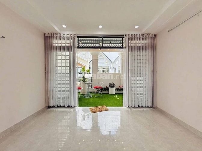 Đi nước ngoài định cư bán gấp nhà ở đường Nguyễn Thượng Hiền, phường 1