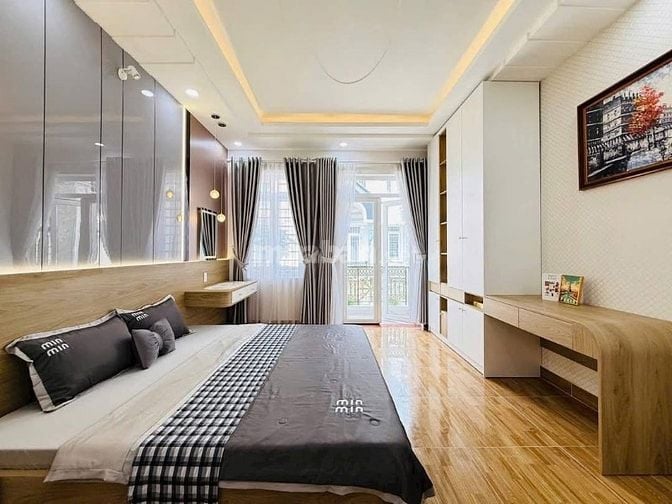 Đi nước ngoài định cư bán gấp nhà ở đường Nguyễn Thượng Hiền, phường 1