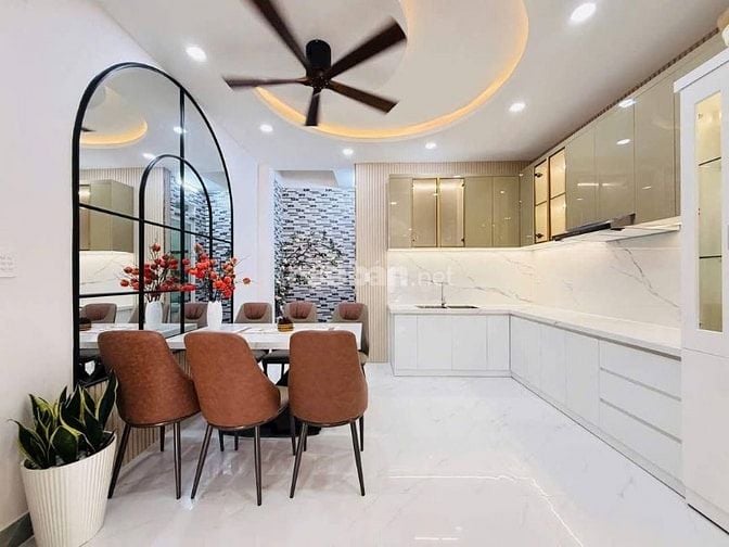 Đi nước ngoài định cư bán gấp nhà ở đường Nguyễn Thượng Hiền, phường 1