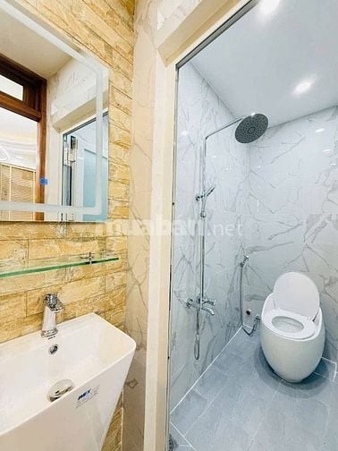 Đi nước ngoài định cư bán gấp nhà ở đường Nguyễn Thượng Hiền, phường 1
