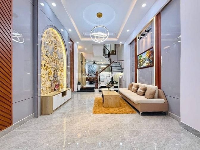 Đi nước ngoài định cư bán gấp nhà ở đường Nguyễn Thượng Hiền, phường 1