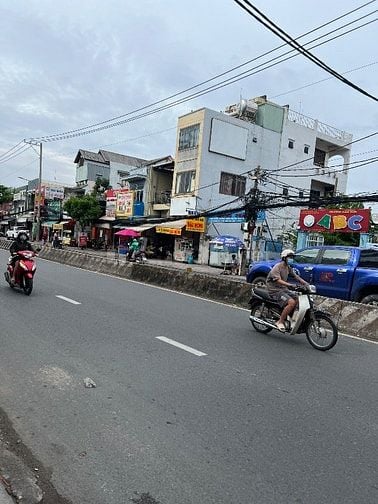 Bán nhà mặt tiền Huỳnh Tấn Phát, Quận 7