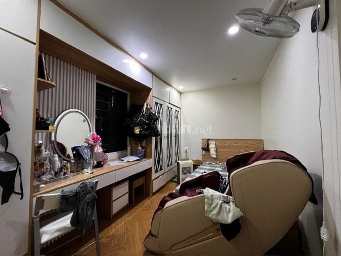 Bán TT tầng 1 Võ Thị Sáu, Dtsd 120m2, 3ngủ, 2 Wc, ô tô vào nhà.