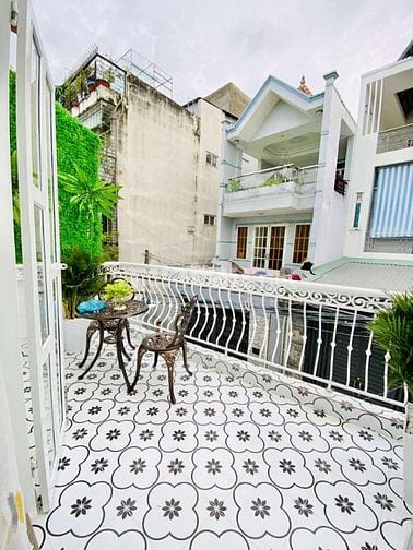 HẺM 4M.SỔ HỒNG RIÊNG. TIỆN KINH DOANH . GẦN MẶT TIỀN.