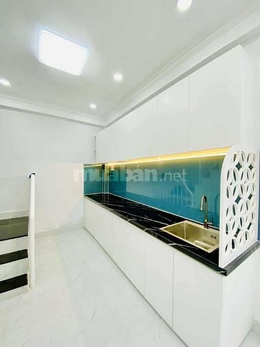 HẺM 4M.SỔ HỒNG RIÊNG. TIỆN KINH DOANH . GẦN MẶT TIỀN.