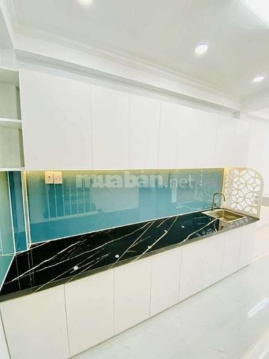 HẺM 4M.SỔ HỒNG RIÊNG. TIỆN KINH DOANH . GẦN MẶT TIỀN.