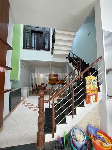 Cho thuê nhà 62/ Chấn Hưng 85m2 3 tầng đúc và sân thượng giá 20 triệu