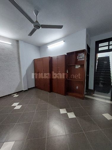Cho thuê nhà 62/ Chấn Hưng 85m2 3 tầng đúc và sân thượng giá 20 triệu