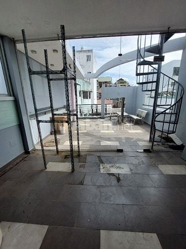 Cho thuê nhà 62/ Chấn Hưng 85m2 3 tầng đúc và sân thượng giá 20 triệu