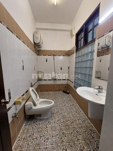 Cho thuê nhà 62/ Chấn Hưng 85m2 3 tầng đúc và sân thượng giá 20 triệu