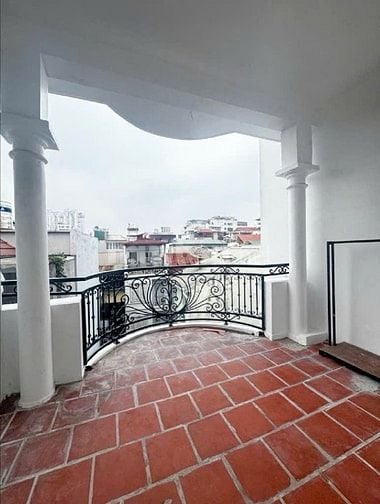BÁN NHÀ MỚI 5 TẦNG – Ô TÔ – GẦN HỒ – FULL CÔNG NĂNG – TRUNG TÂM LONG B
