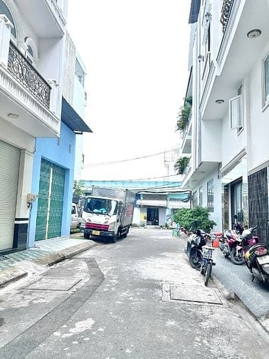 4 tầng kiên cố, hẻm 7m có vỉa hè 2m, ngay Lê Văn Qưới, Gần Tên Lửa