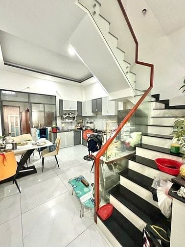 4 tầng kiên cố, hẻm 7m có vỉa hè 2m, ngay Lê Văn Qưới, Gần Tên Lửa