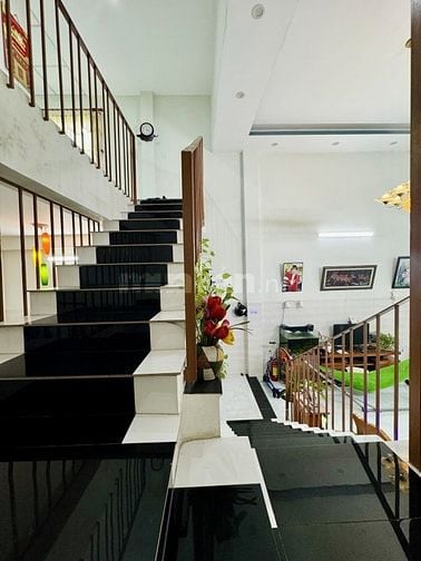 Nhà 2 tầng lệch Đẹp! - Kiệt 2 ô tô - Chỉ 4.8 tỷ - Gần Ông Ích Đường.