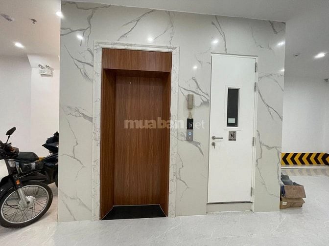 BÁN TÒA CHDV-APARTMENT 8 TẦNG ĐẲNG CẤP HỒ BA MẪU, 1,5 TỶ/NĂM, DT 85M2,
