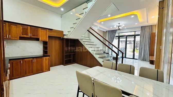 NHÀ 1 MÊ HẺM 542 NGUYỄN VIẾT XUÂN