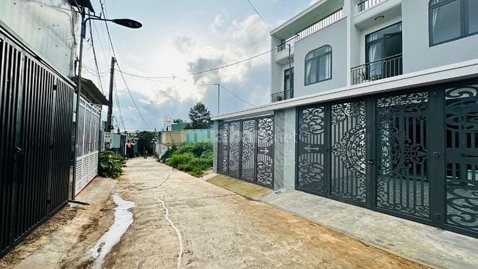 NHÀ 1 MÊ HẺM 542 NGUYỄN VIẾT XUÂN