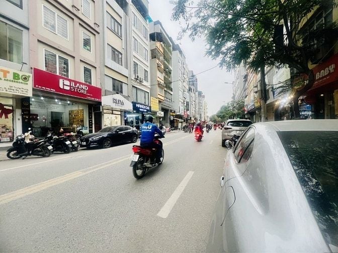 Hạ chào 15 tỷ, Mặt phố Trung Phụng hàng xóm Xã Đàn, Dt 100m2, 8t, 7m.