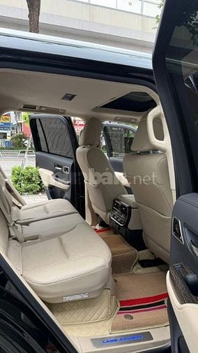 Bán Toyota Land Cruiser LC300, đăng ký 2025, xe mới 99%.