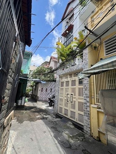 Nhà mới tinh 4 tầng đúc hẻm 3,5m, 175/30 Nguyễn Biểu P2 Q5