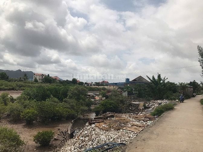 Bán Đất thôn Bắc, xã Phù Long, Cát Hải TDT 600m2, mặt đường, view sông