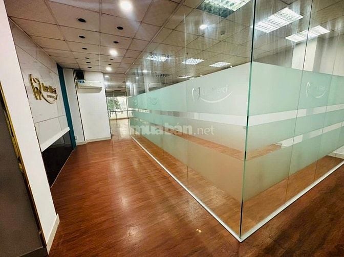 Cho thuê nhà mặt tiền Trần Hưng Đạo, Phường Nguyễn Thái Bình, Quận 1.