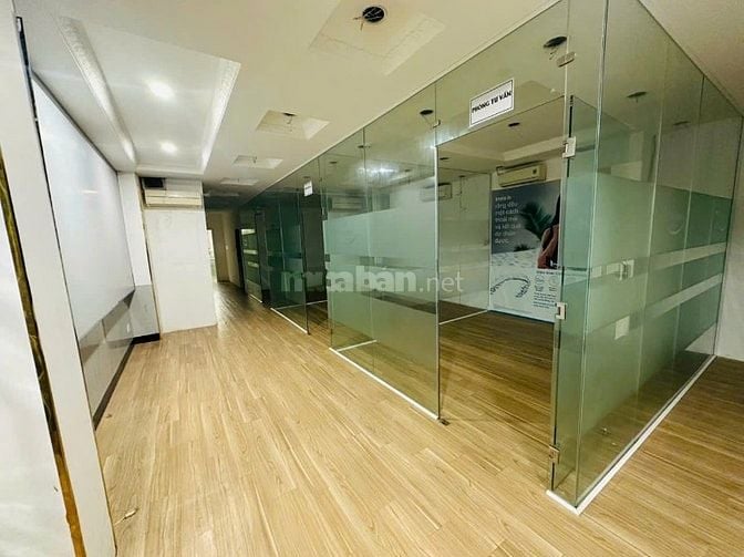 Cho thuê nhà mặt tiền Trần Hưng Đạo, Phường Nguyễn Thái Bình, Quận 1.